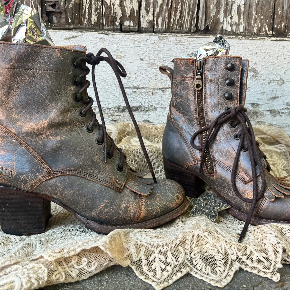 Bed/Stu Boho Cowgirl Distressed Gray Leather Lace-Up Stacked Heeled Kiltie Boots - Picture 7 of 12